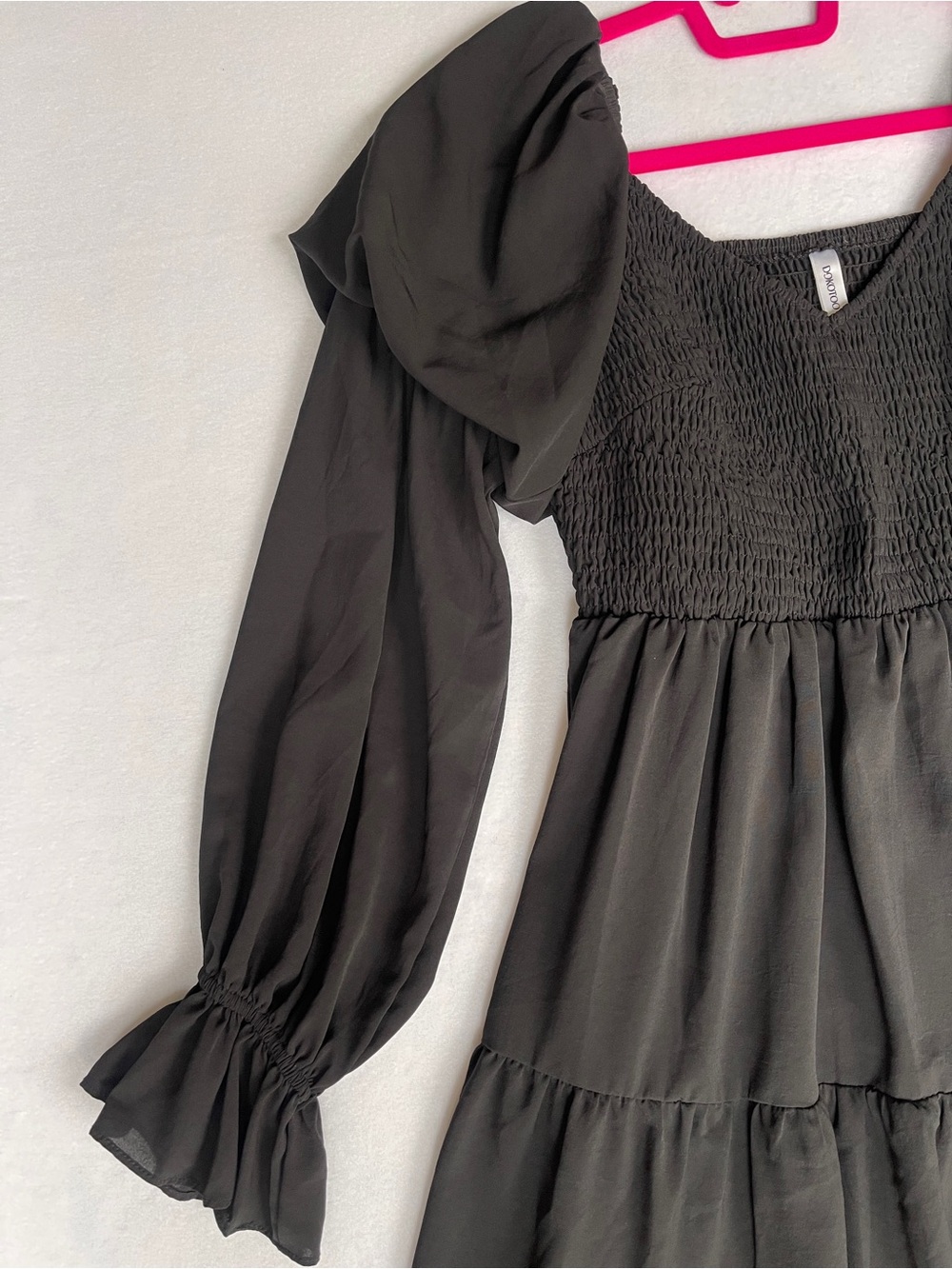 DAKOTOO Women's Smocked Tiered Mini Dress sz M/8 Black Cocktail Party Dress - Picture 2 of 3
